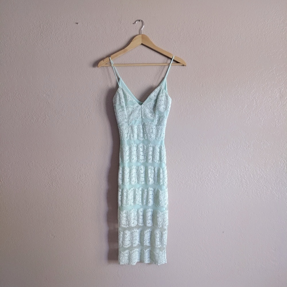 Windsor | bodycon midi lace dress